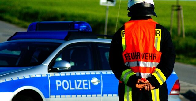 fire fighters 1857993 640