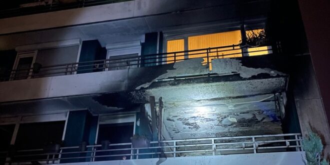 fw mettmann feuer in einem mehrfamilienhaus in mettmann umfangreiche menschenrettung ber leitern der